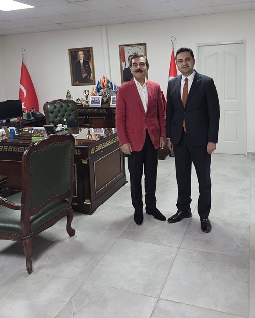 Kaymakamımız Sayın Tarık Buğra SEYHAN, Hemşehrimiz TRT Sanatçısı Sayın Mehmet SESKE’yi Makamında Ağırladı.