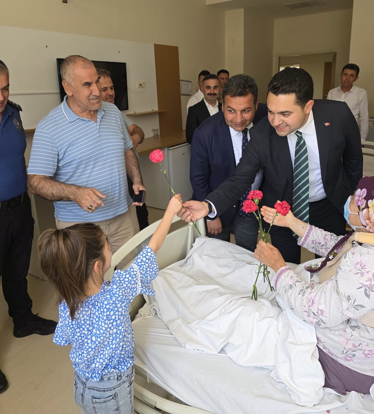 Kaymakamımız Sayın Tarık Buğra SEYHAN, Hastanemize Bayram Ziyaretinde Bulundu