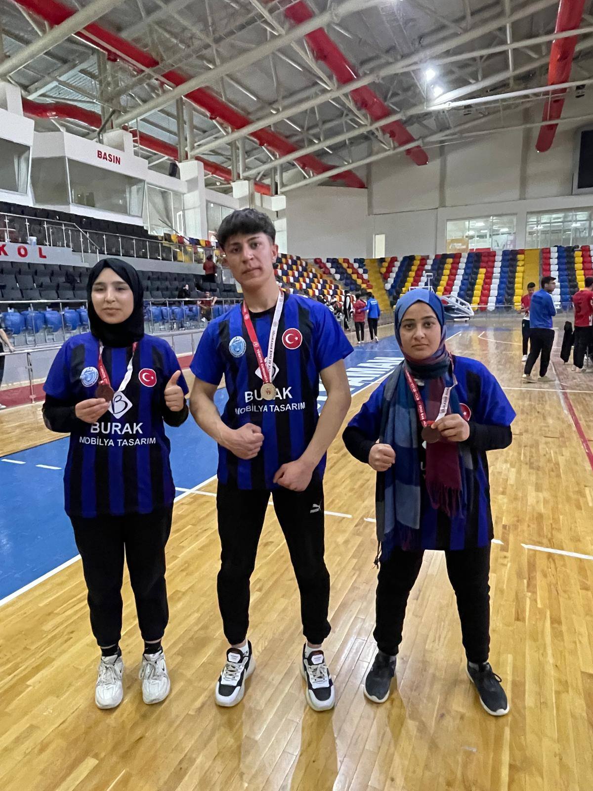 Okul Sporları Kapsamında Adıyaman'da Yapılan Gençler Bilek Güreşi Yarışmalarında Öğrencilerimiz Dereceye Girdi