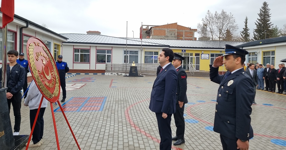 18 Mart Şehitleri Anma Günü ve Çanakkale Zaferi’nin 110. Yıl Dönümü Etkinlikleri Kapsamında Çelen Sunma Töreni Düzenlendi